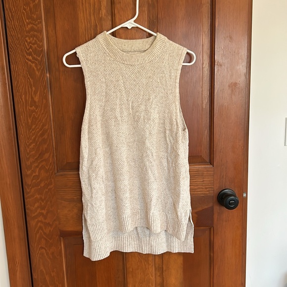 Lou and Grey high low mockneck sweater vest size medium - Picture 5 of 5